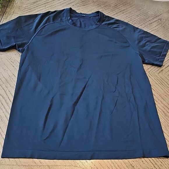 Navy Lululwmon shirt size L - Picture 9 of 9